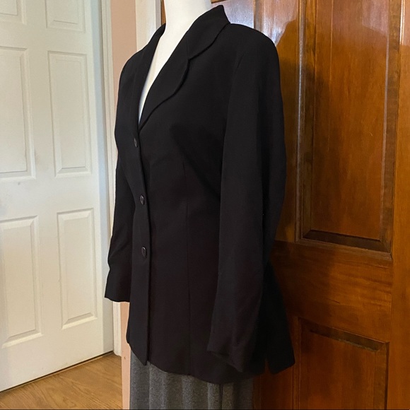 PreLoved classic black blazer - Picture 5 of 8